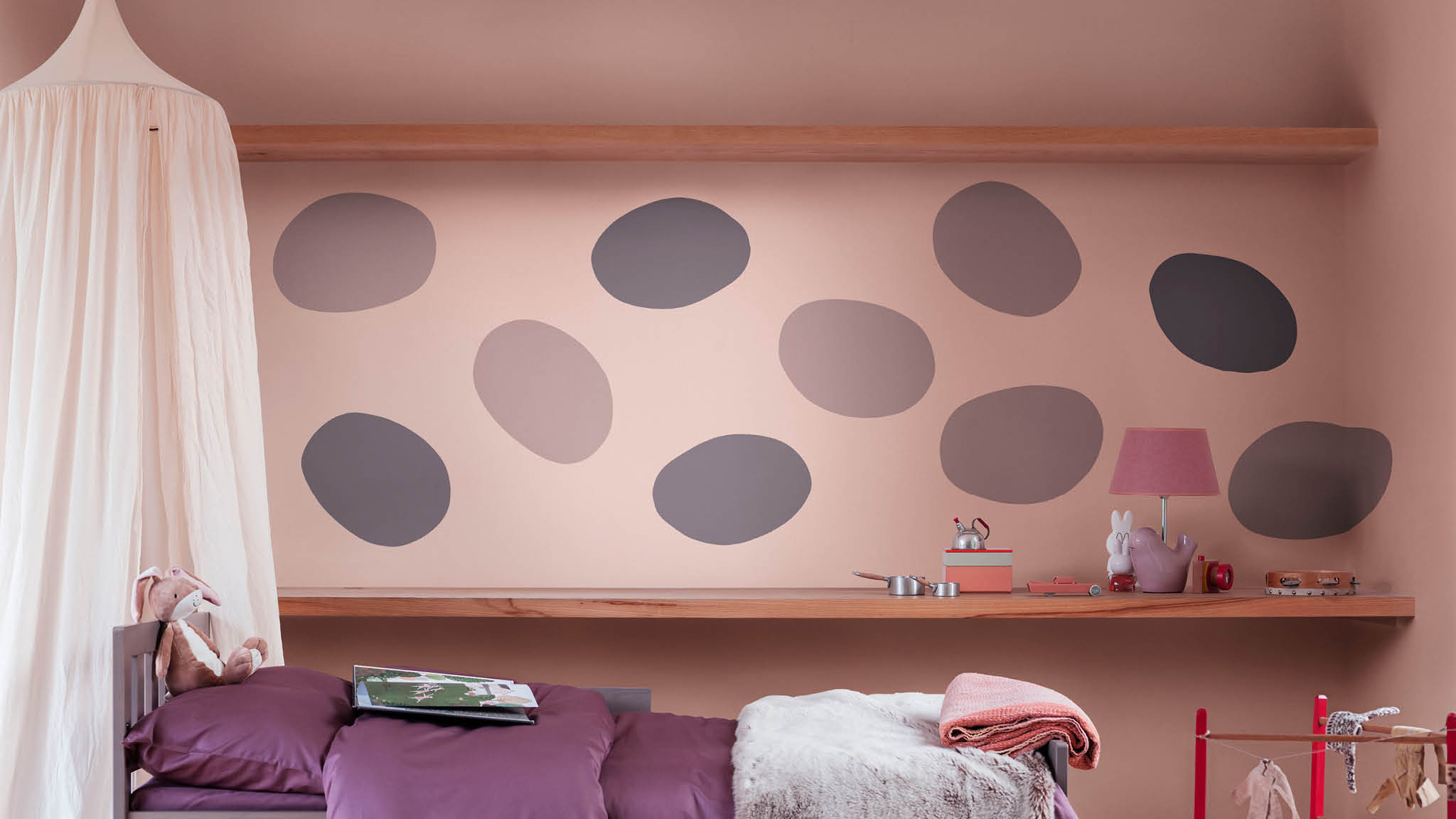 Child’s bedroom with Heart Wood dots Use Heart Wood shapes to create a fantasy child’s bedroom